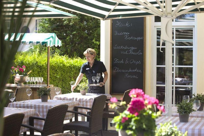 Strandhotel Ostseeblick ゼーバート・ヘリングスドルフ エクステリア 写真