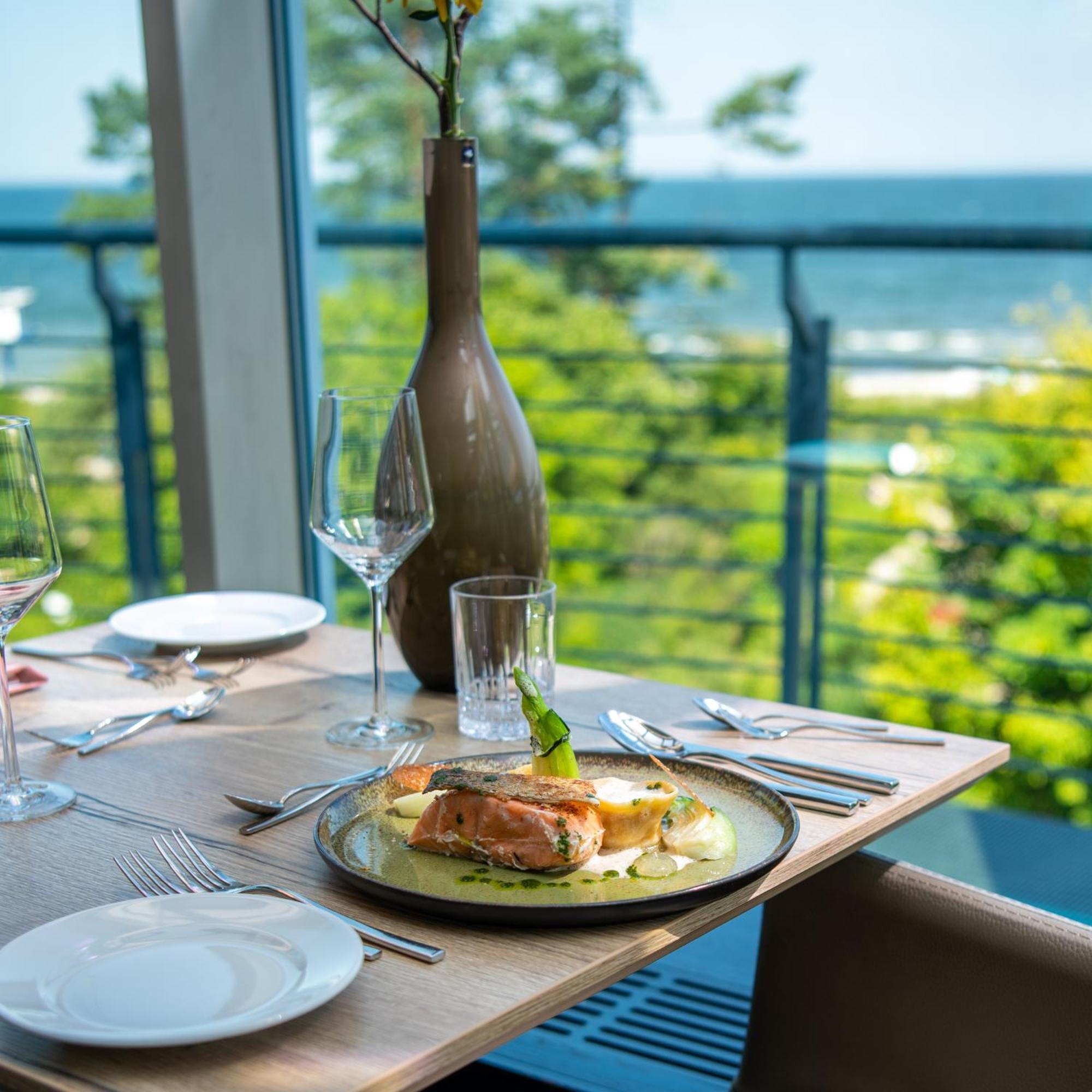 Strandhotel Ostseeblick ゼーバート・ヘリングスドルフ エクステリア 写真
