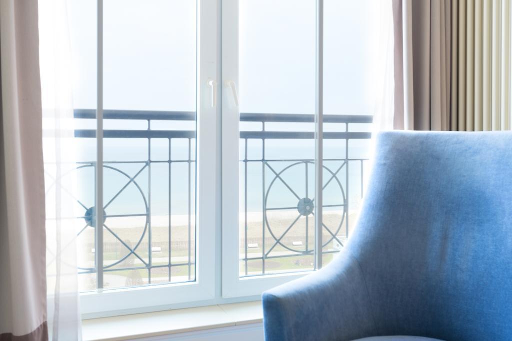 Strandhotel Ostseeblick ゼーバート・ヘリングスドルフ エクステリア 写真