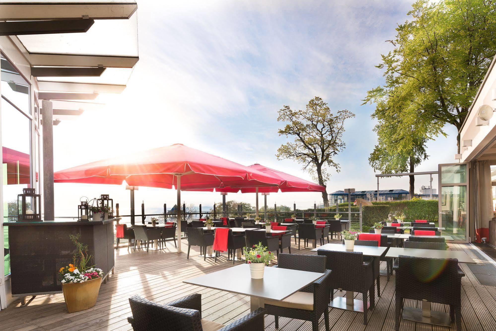 Strandhotel Ostseeblick ゼーバート・ヘリングスドルフ エクステリア 写真