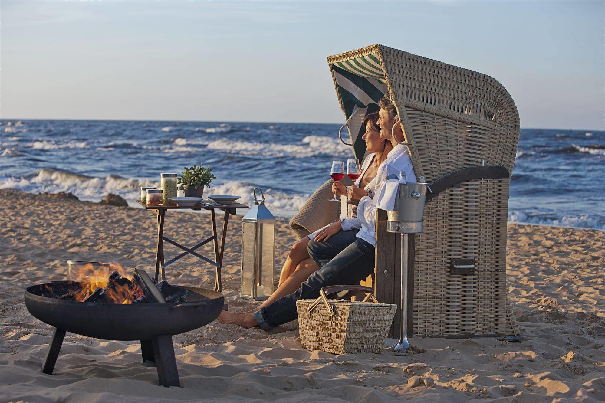 Strandhotel Ostseeblick ゼーバート・ヘリングスドルフ エクステリア 写真